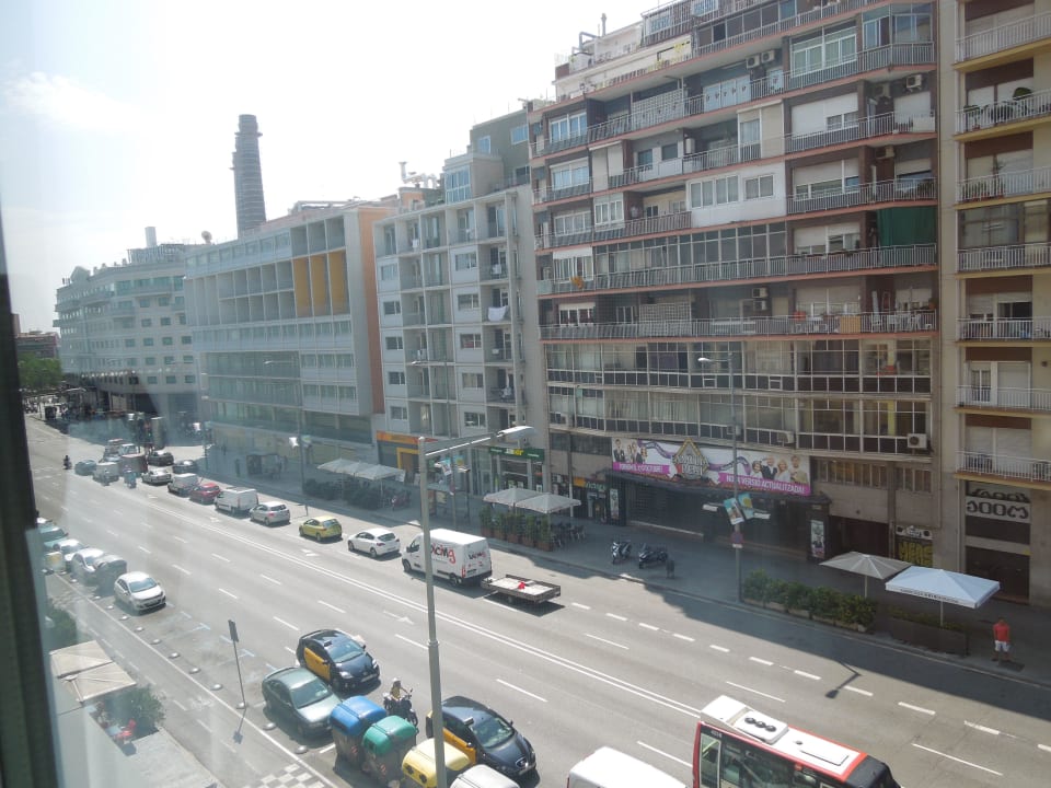Die Fenster sind sehr lärmdurchlässig Hotel Barcelona Universal