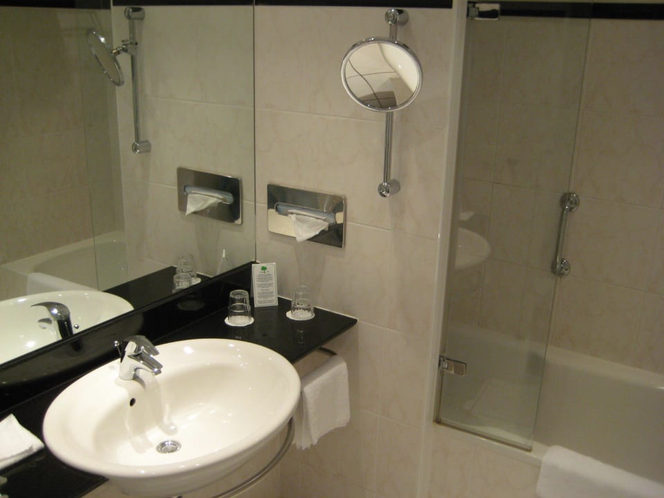 Bad mit Badewanne Hotel Baltic Stralsund