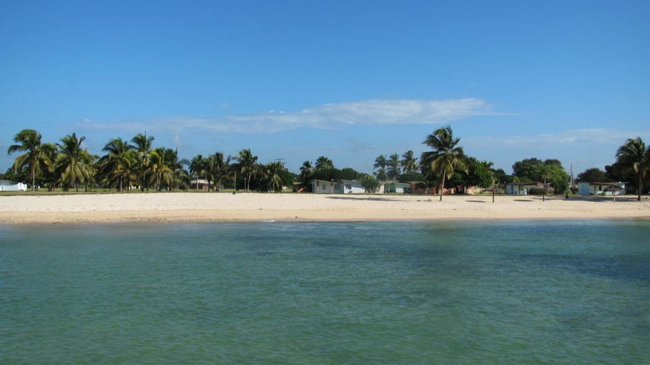 Blick vom Wellenbrecher Hotel Playa Giron