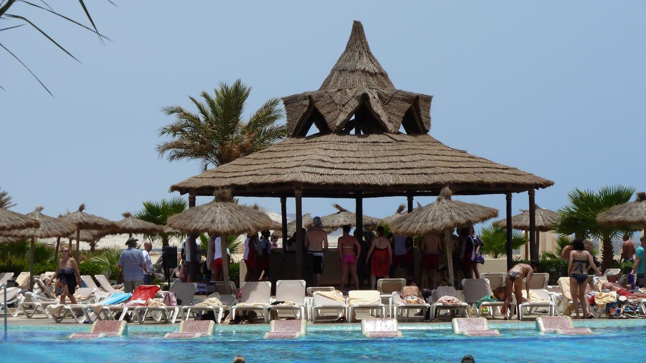 Tanz - Tempel Hotel Riu Karamboa