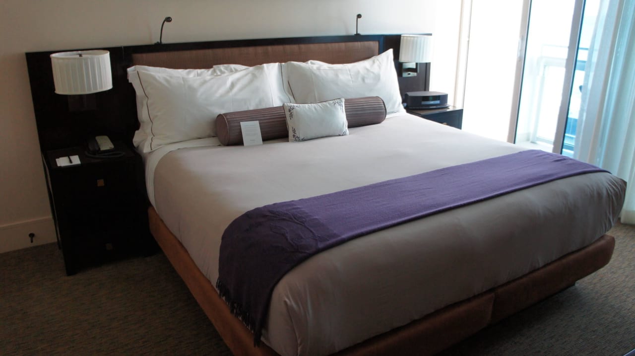 Riesiges Doppelbett Carillon Miami Wellness Resort