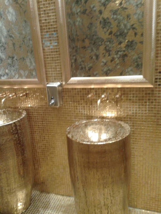 Toiletten Azura Deluxe Resort & Spa Hotel