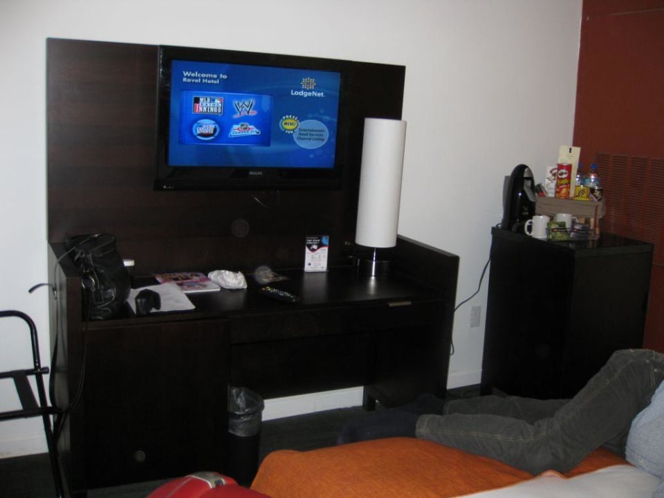 großer Fernseher Ravel Hotel