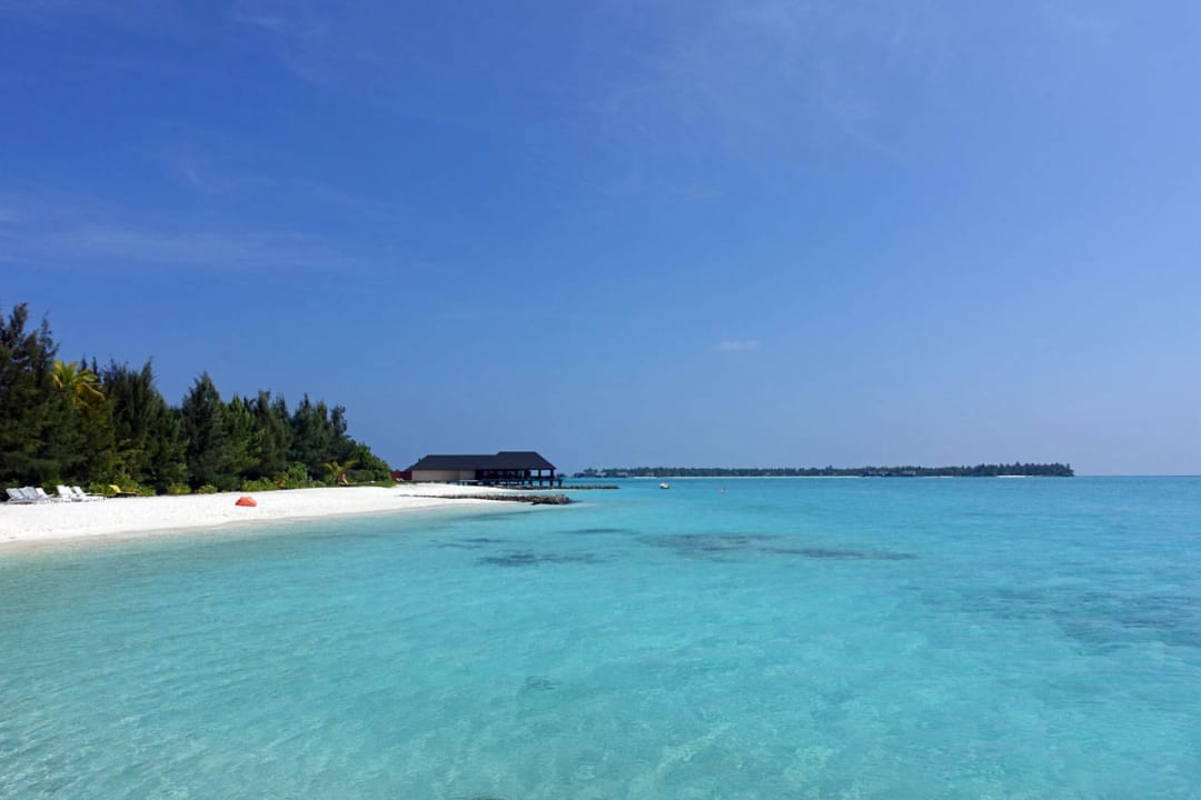 Blick nach Süden auf die Nachbarinsel Reethi Rah Summer Island Maldives