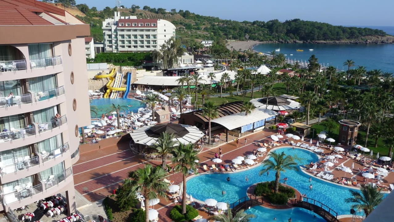 Het uitzicht vanaf ons balkon. Arycanda Kirman Premium