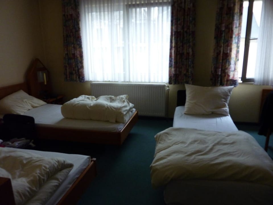 Номер с 3 кроватями Hotel Christophe Colomb