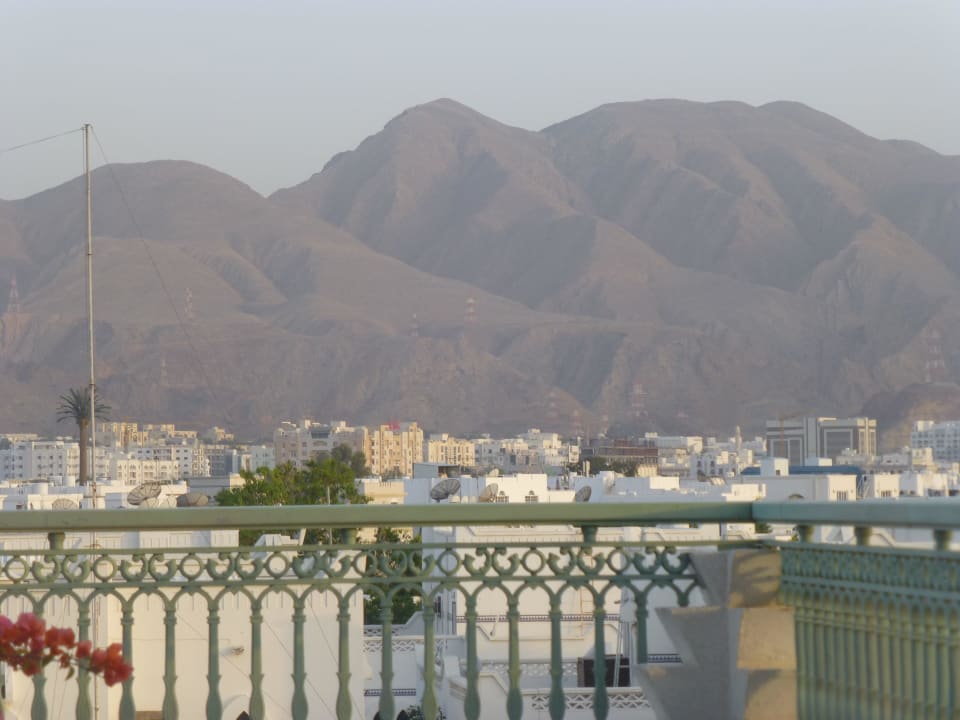 Blick von der Lounge auf die Berge Grand Hyatt Muscat