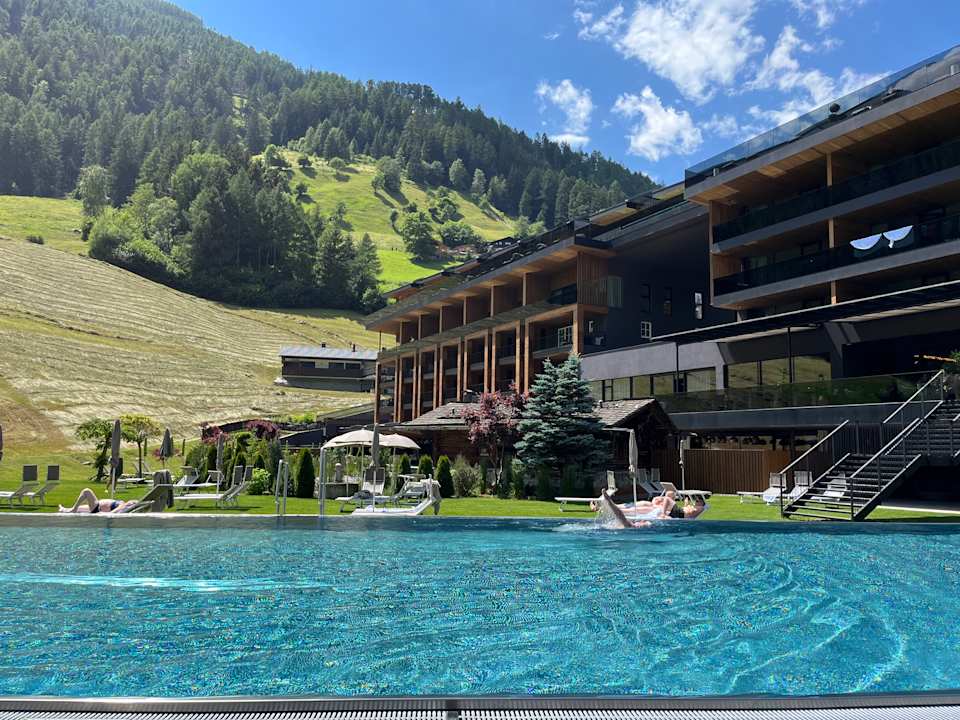 Außenansicht Hotel Schwarzenstein