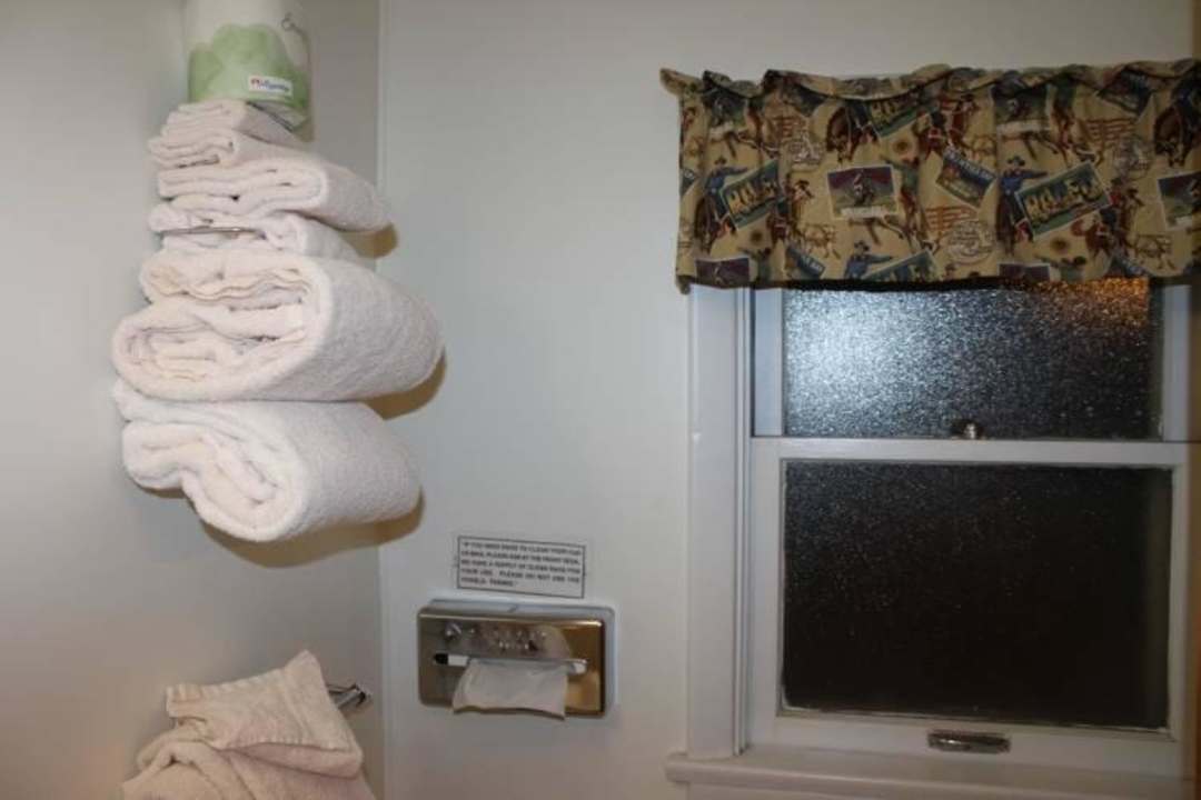 Bad Hotel Holiday Inn Cody at Buffalo Bill Village