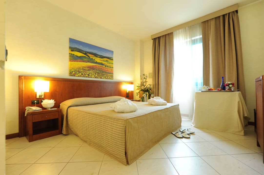 Camera matrimoniale Hotel Parisi