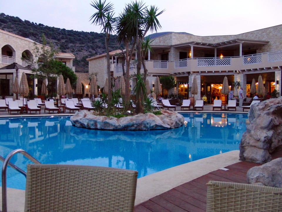 Pool am frühen Abend Cactus Royal