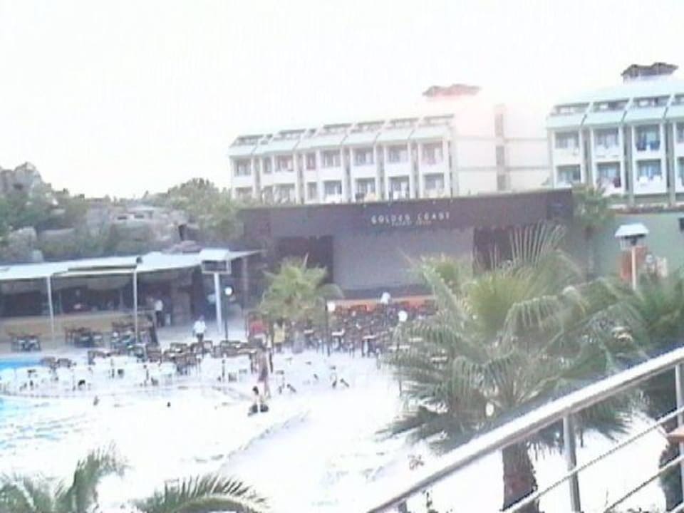 Blick auf die Showbühne VONRESORT Golden Coast