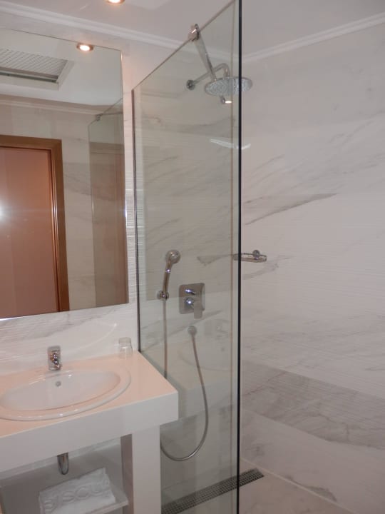 Geräumige Dusche... Ibiscus Hotel Rhodos