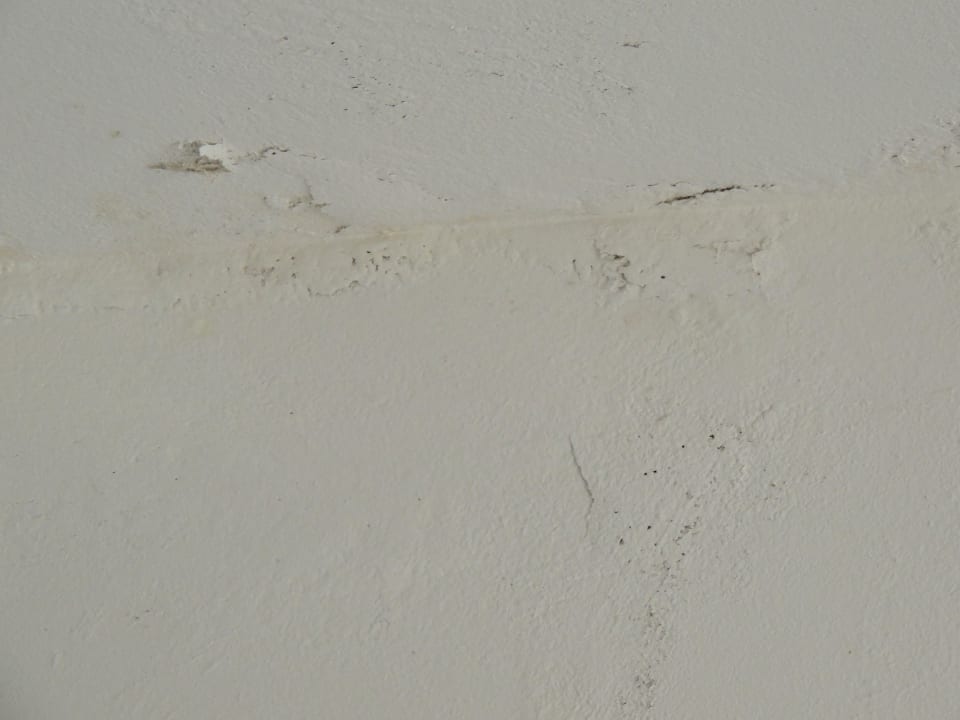 Putz bröckelt ab, "Wohlfühlatmosphäre" fehlanzeige Maravilla Appartements