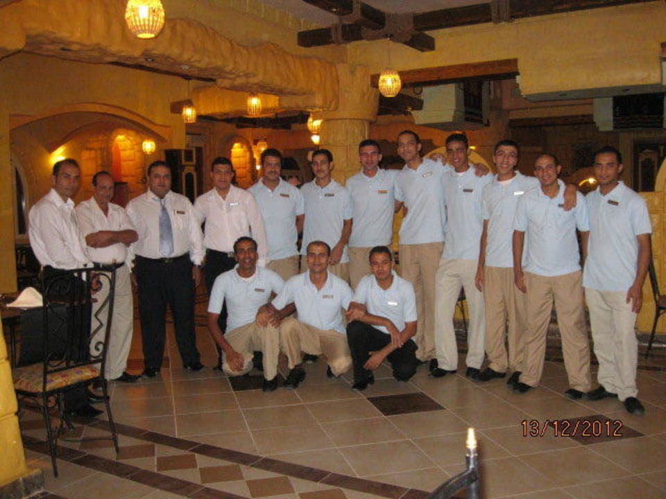 Das tolle Team vom Hauptrestaurant Pickalbatros Alf Leila Wa Leila Resort - Neverland Hurghada