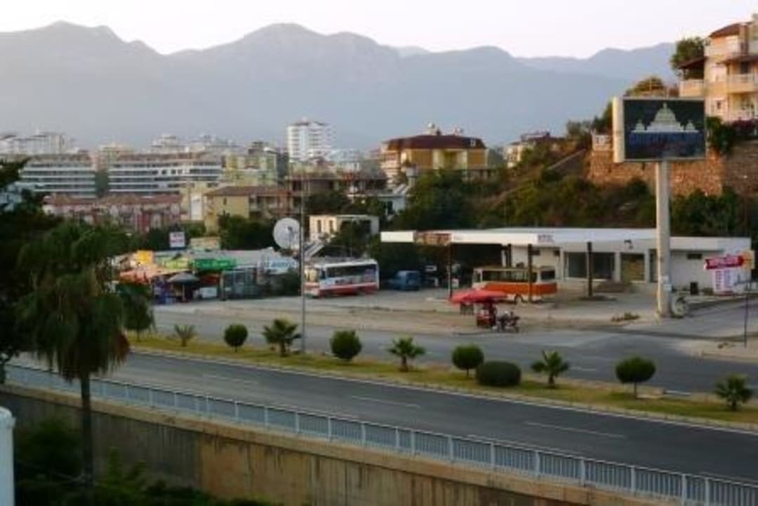Straße vor unserem Zimmer Labranda Alantur Resort