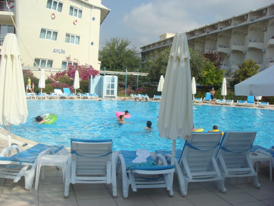 Бассейн возле корпусов Miarosa Kemer Beach