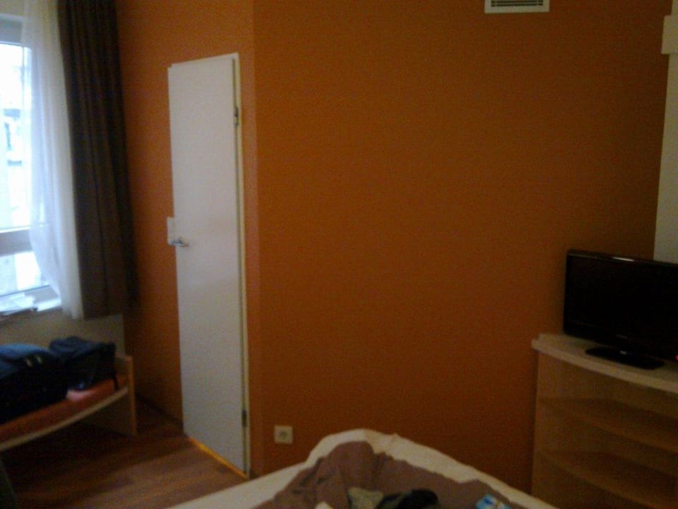 Zimmer Richtung Bad Hotel Ibis Frankfurt Centrum