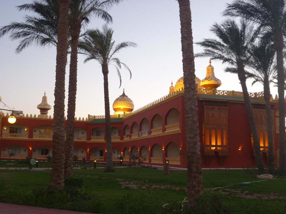 После заката Pickalbatros Alf Leila Wa Leila Resort - Neverland Hurghada