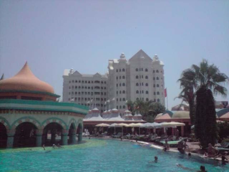 Poolbar und im Hintergrund das Fulya Kamelya Aishen Club