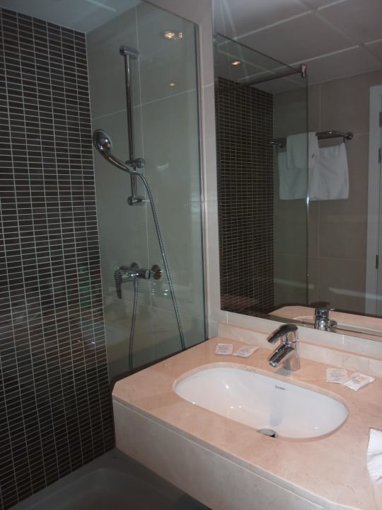 Dusche und Toilette Hotel Vibra Beverly Playa