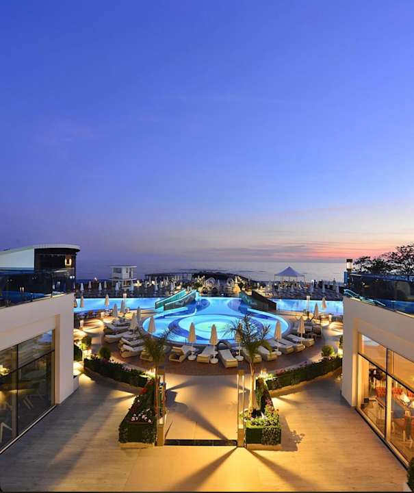 Lobby Azura Deluxe Resort & Spa Hotel