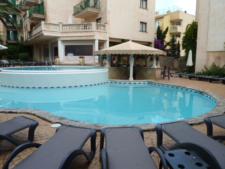 Einer der 3 Pools Lago Garden