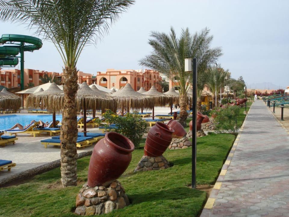 Weg am Pool Pickalbatros Aqua Park Resort - Hurghada