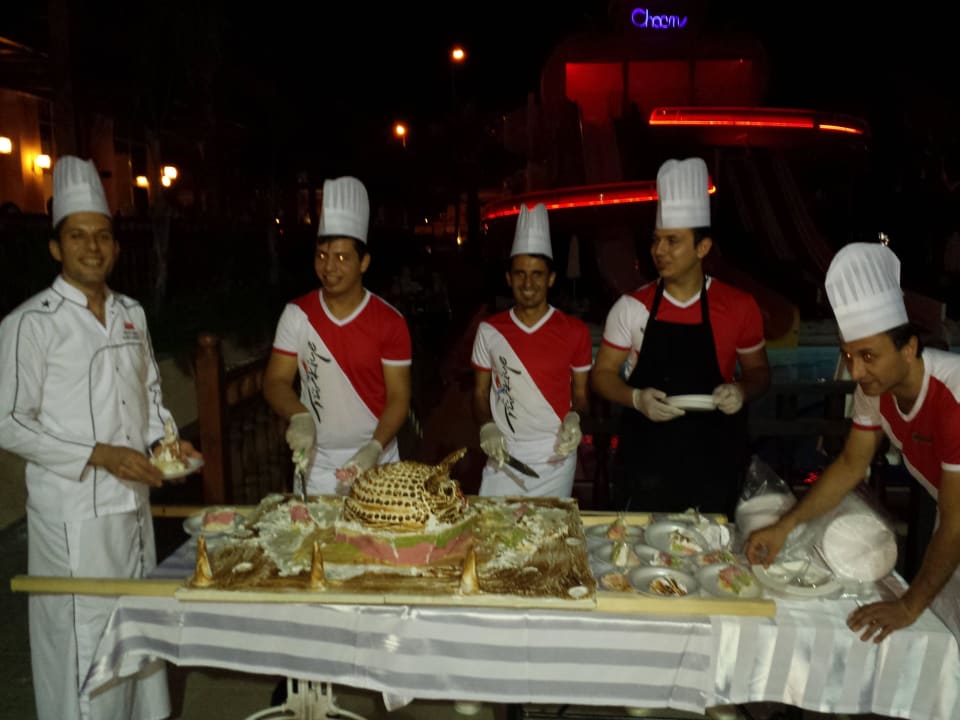 Eistorte bei Türkischem Abend Well Palace Side