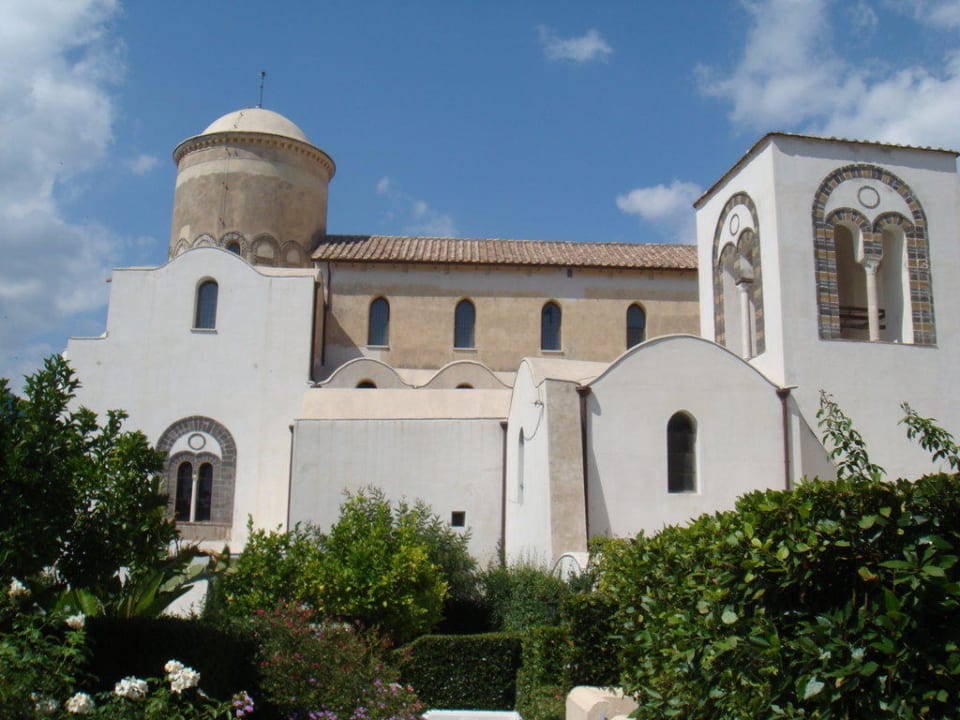 Blick vom Garten auf die Kirche Caruso, A Belmond Hotel, Amalfi Coast