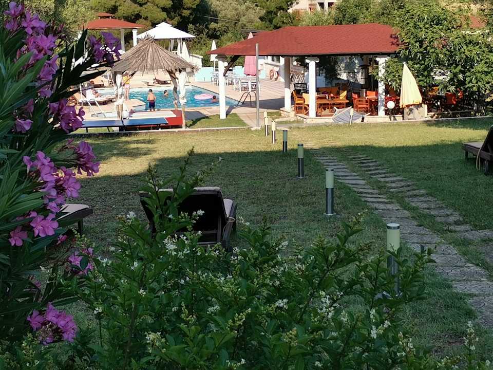 Gartenanlage Villa Askamnia and Suites