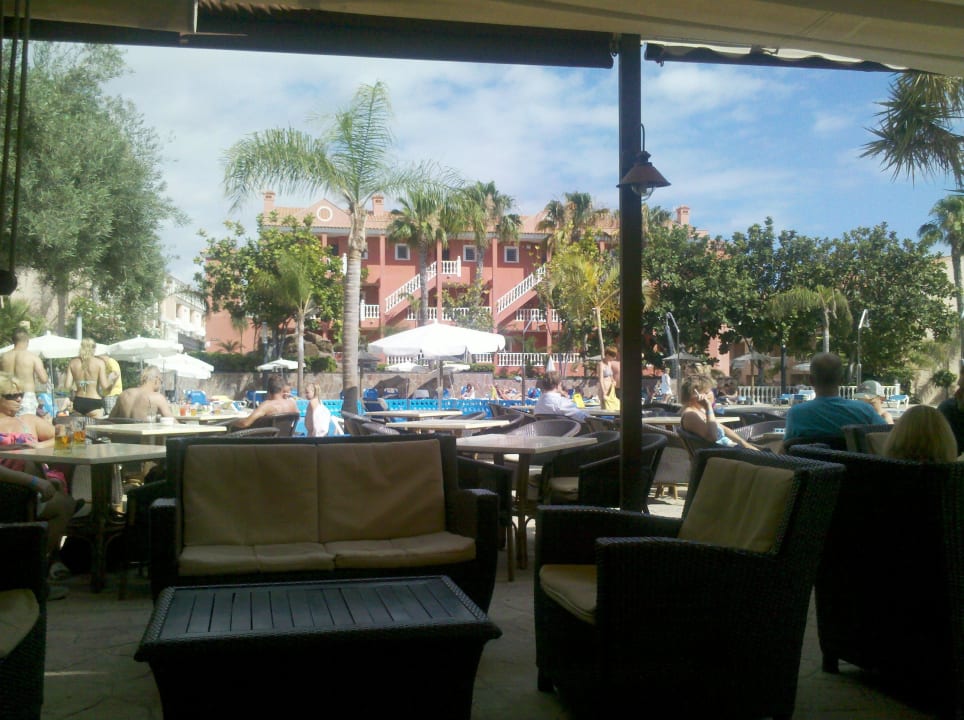 Blick von der Bar zum Pool Hotel El Duque