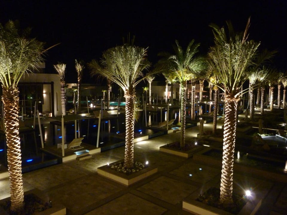 Blick vom Balkon der "The Park Bar" Park Hyatt Abu Dhabi Hotel and Villas