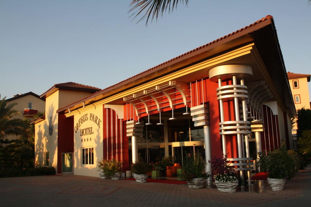 Eingang Hotel Orfeus Park