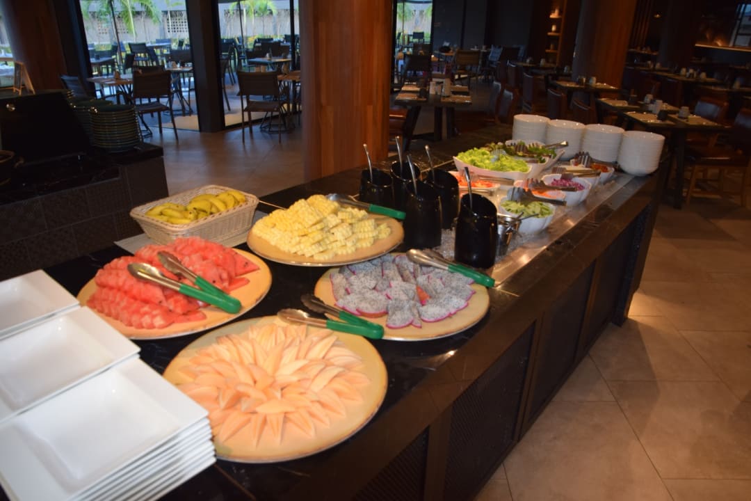 Obst und Salat. La Vela Khao Lak