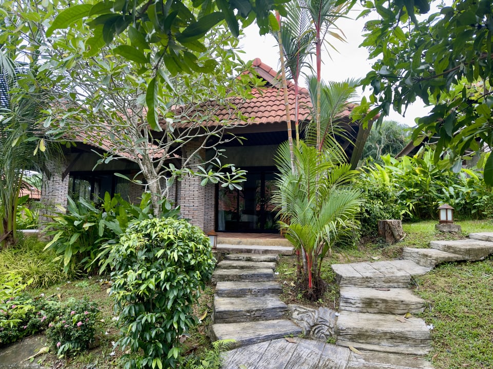 Gartenanlage Hotel Chaw Ka Cher Tropicana Lanta Resort