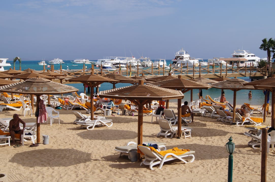 Hoteleigener, gepflegter Sandstrand Marriott Hurghada Beach Resort