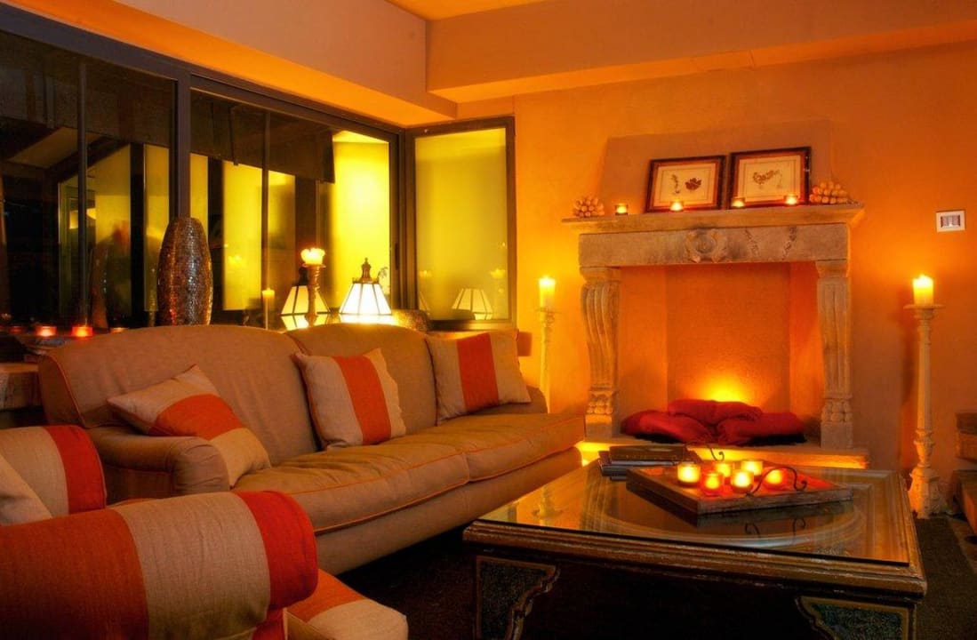 Tower chill out lounge fireplace Hotel Villa Carlotta