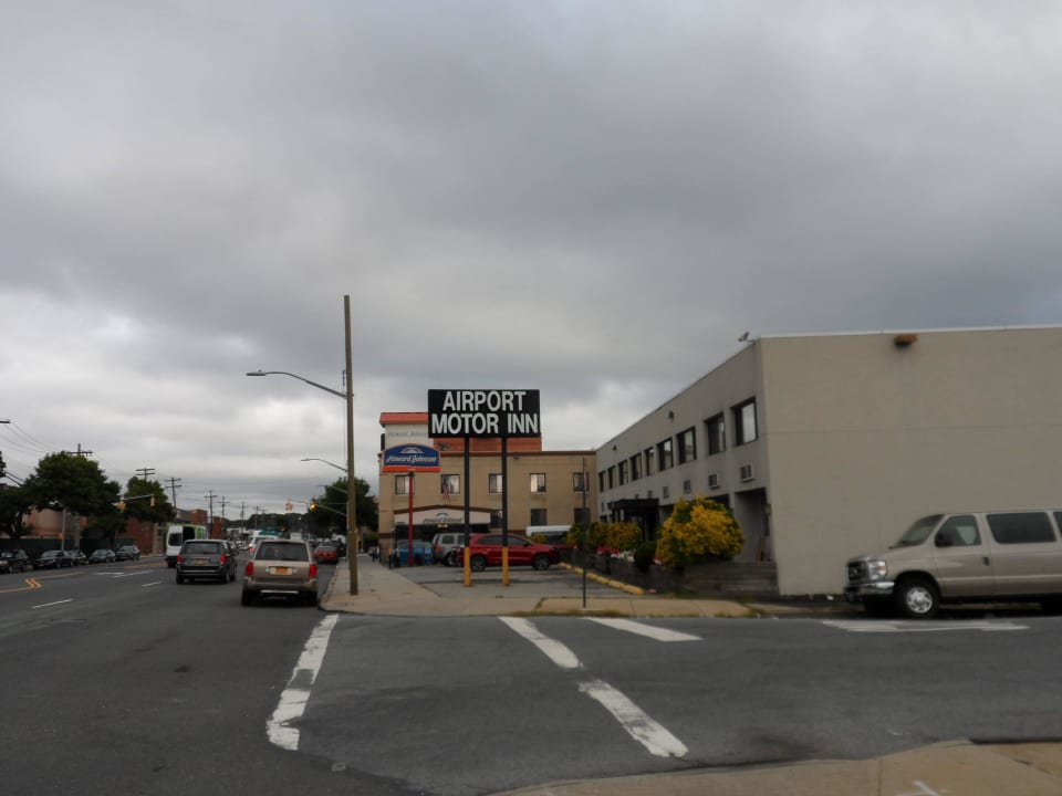 Straße vor dem Hotel Quality Inn JFK Airport Rockaway Blvd