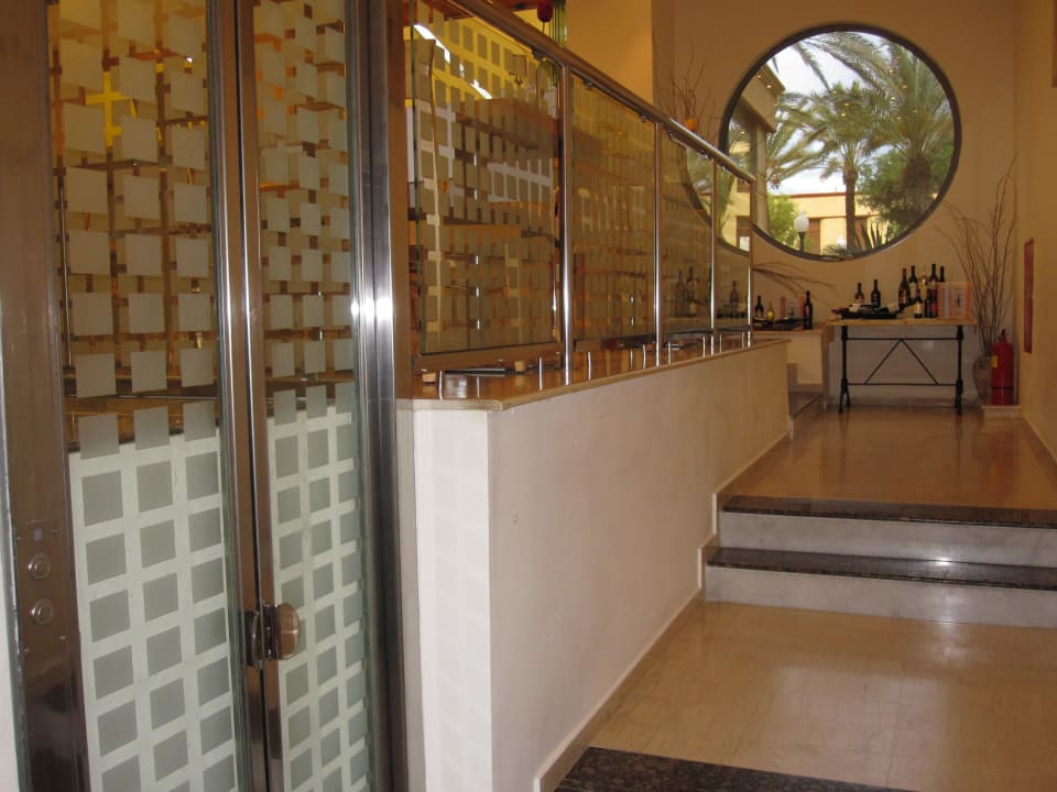 Behindertenaufzug zum Restaurant! Ibiscus Hotel Rhodos