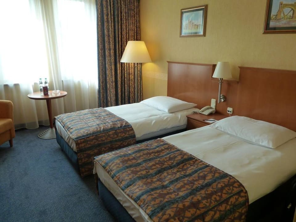 Abgewohnter Teppich doch gute Matratzen Scandic Wrocław