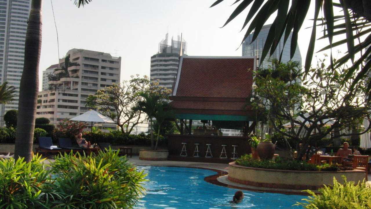 Pool in der 14. Etage Hotel Windsor Suites & Convention