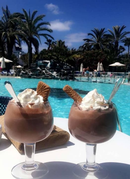 Eisschokolade an der Poolbar Seaside Hotel Los Jameos