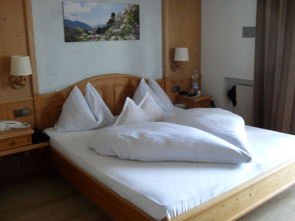 Jeden Tag neue kunstvolle Gestaltung der Betten Hotel Alpenhof