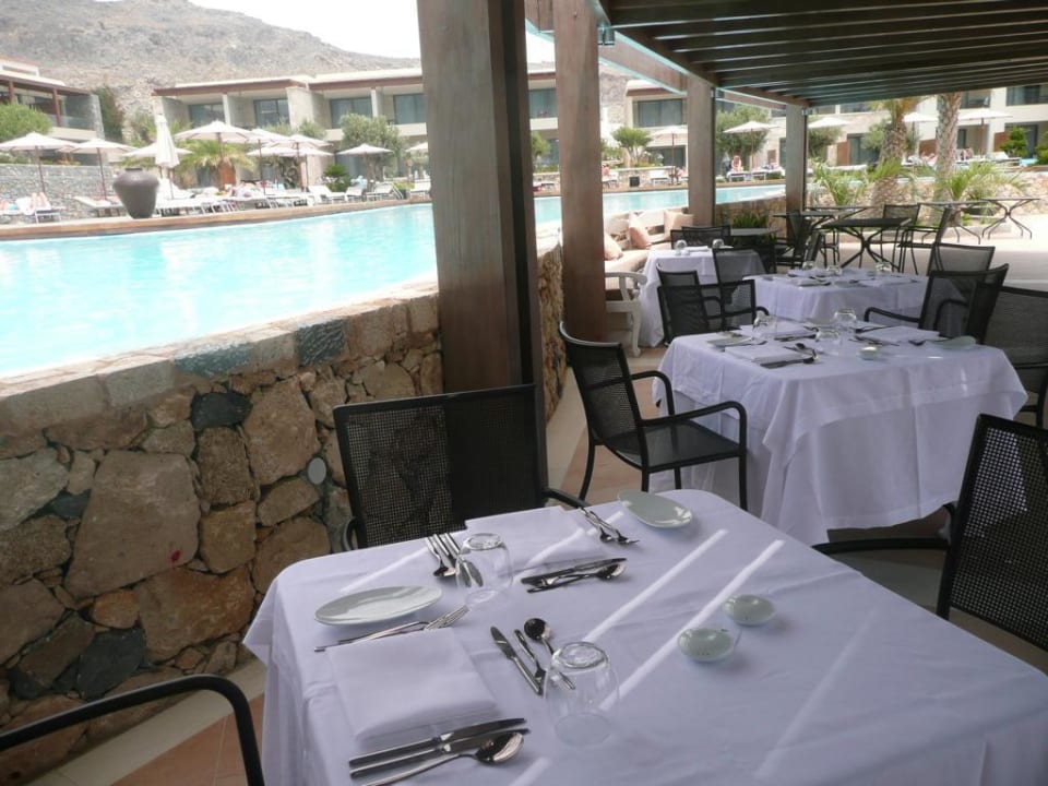 In der Poolbar gibt es kleine Gerichte Aquagrand Artistic Luxury Beach Resort - Adults only