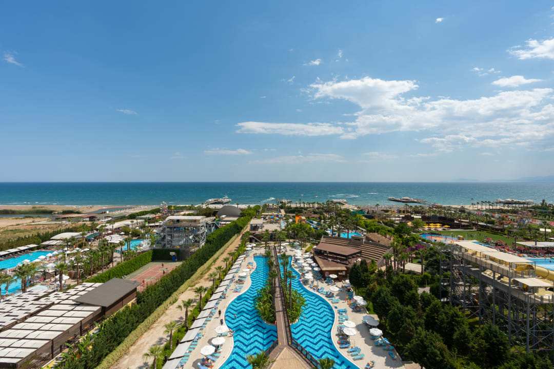 Außenansicht Saturn Palace Resort Hotel