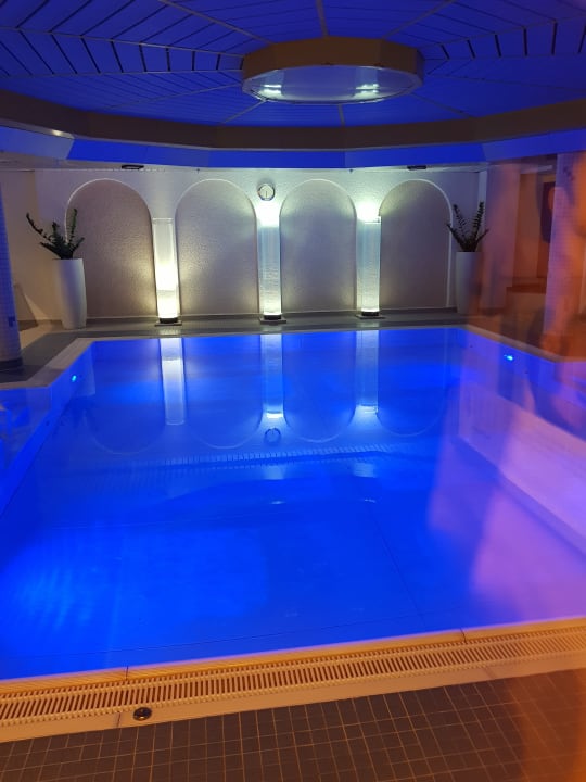 Pool Essential by Dorint Frankfurt-Niederrad