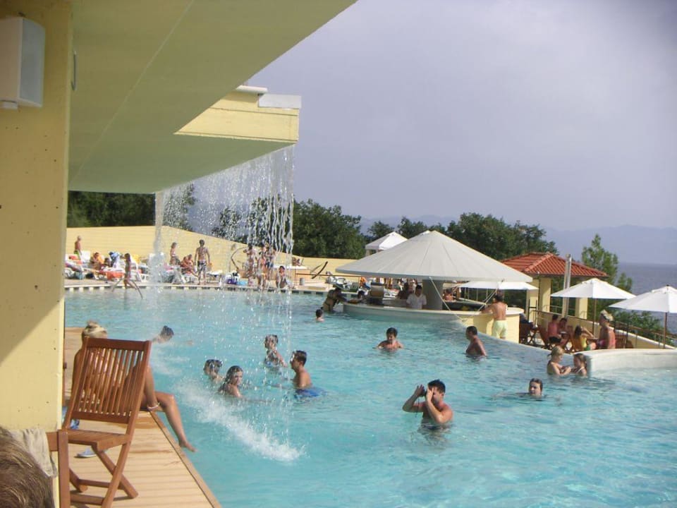 Poolanlage Wyndham Grand Novi Vinodolski Resort - The View & Family Apartments