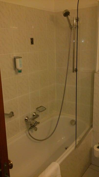 Badewanne mit Dusche Austria Trend Hotel Bosei