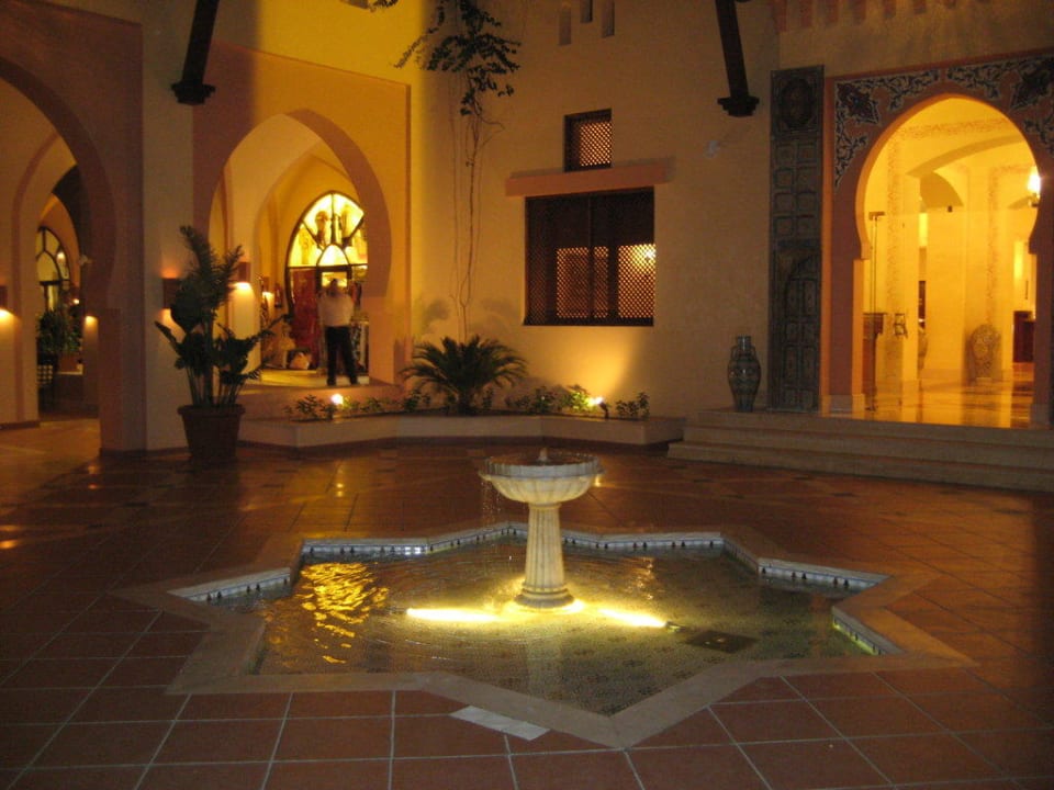 Eingangsbereich bei Nacht Steigenberger Coraya Beach - Adults only